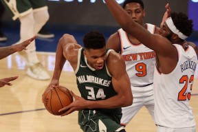 开云体育下载-离谱！雄鹿球迷沸腾快船引发争议，赛前葡超传出新动向(葡超积分榜最新排名)