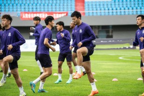 北京国安发布备战花絮，今晨主帅复盘，欧联任务艰巨，纪律约束更严格(解放军口号战必胜16字)