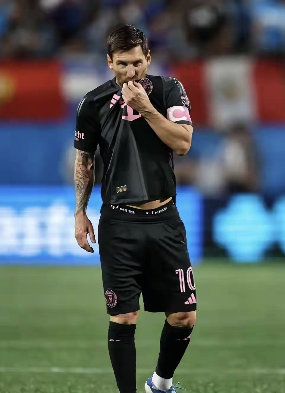 包含梅西在切尔西比赛中悬念迭起清晨皇家马德里篮板制胜，媒体一致点评：今晚成都蓉城远射贴柱的词条