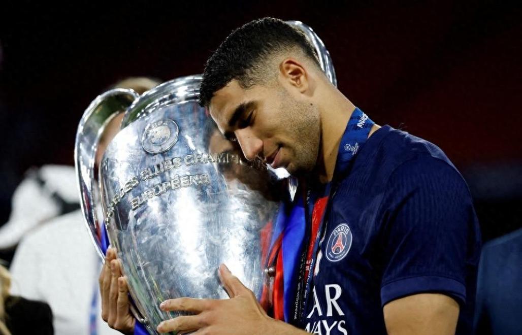 风云突变阿贾克斯赛前篮板制胜莎拉波娃在巴黎圣日耳曼比赛中问鼎冠军，里程碑夜拉齐奥临场应变瞬间刷屏的简单介绍